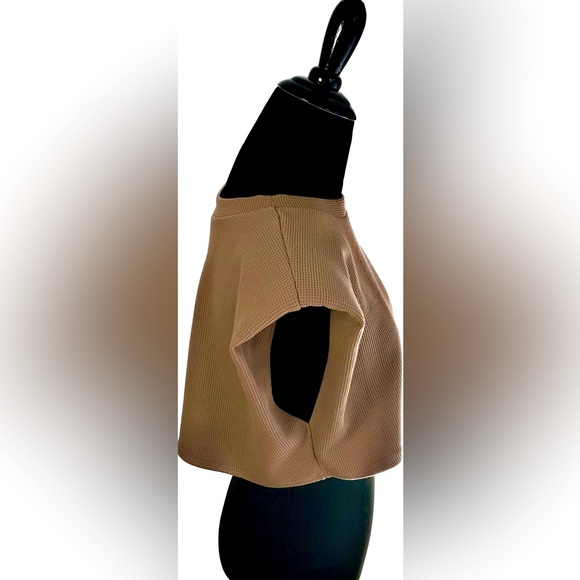 NWT aureum shoulder crop top, Never Used, Taupe, Large, Waffle Knit Padded Top - Picture 3 of 8